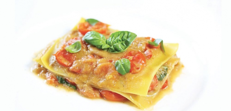 Linsen-Lasagne mit Auberginen-Tomaten-Soße