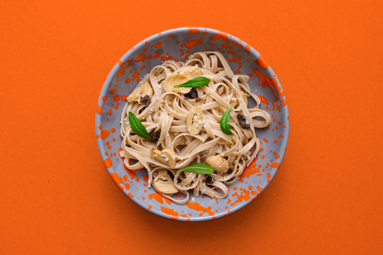 Tagliatelle di riso integrale con funghi, parmigiano e tartufo nero: Bienvenue in Italie