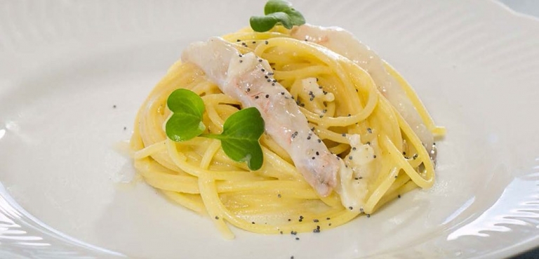 Mais-Reis-Spaghetti mit Garnelen