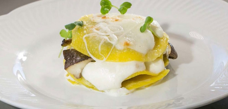 Mais-Reis-Lasagne mit Gemüse und Käse